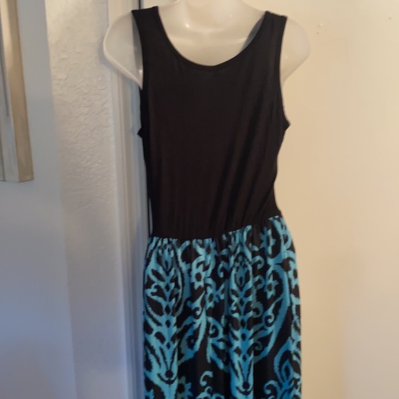 NWT long dress with pockets. Size X-small.  Does have some give. - Picture 4 of 9